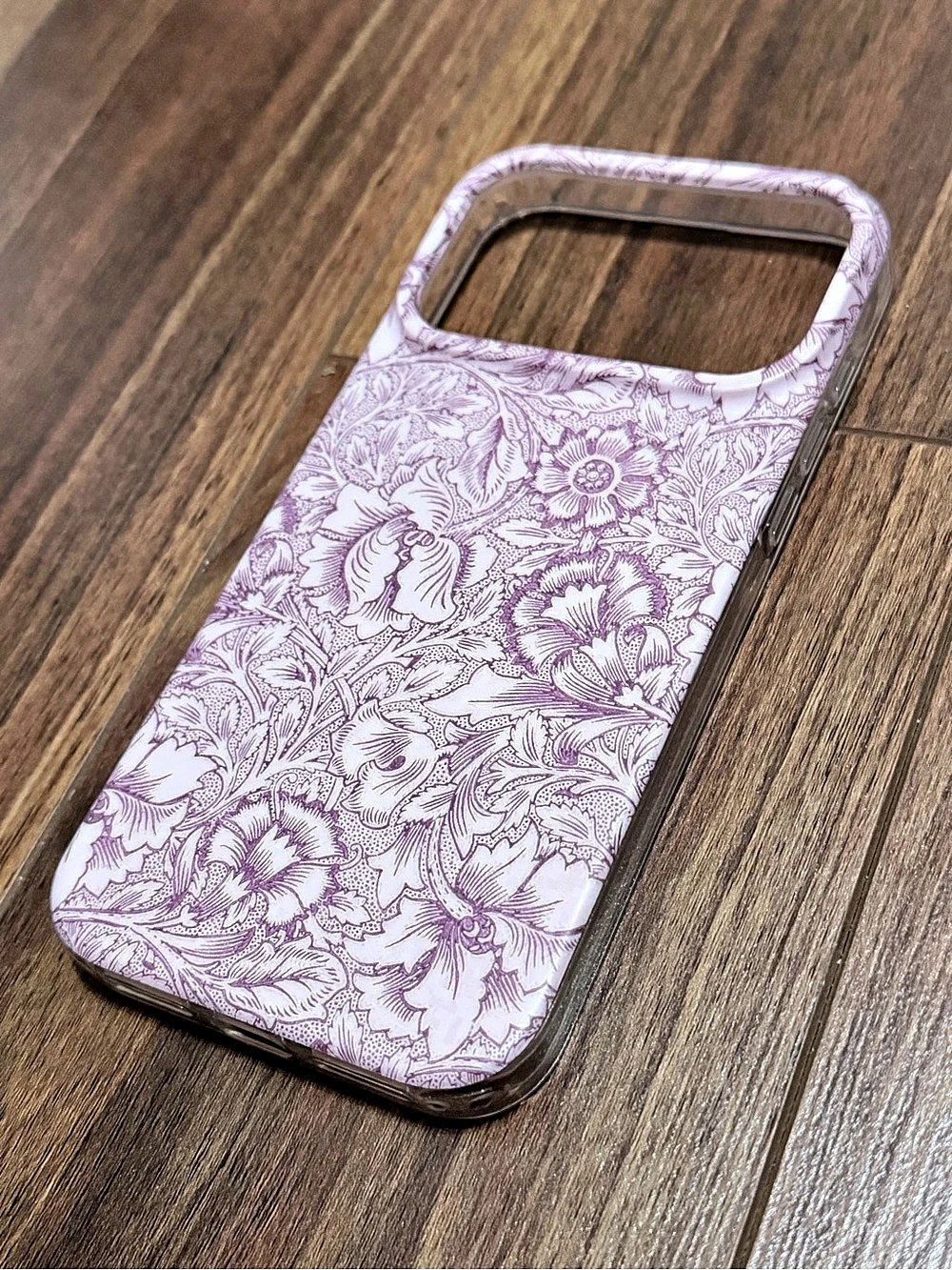 iPhone 17 promax Floral Phone Case in Pink & White Like New